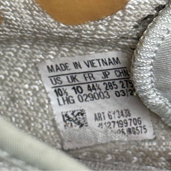 Yeezy Boost 350 V2 'Light' – Size 10.5M – UV Color Shift Reflective! - Picture 11 of 11